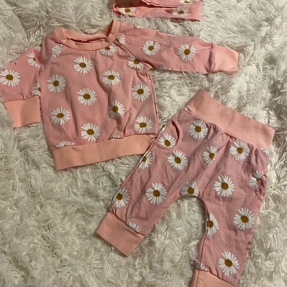 Pink & Daisy Sweatsuit Outfit Size 70(6M) - Picture 1 of 4